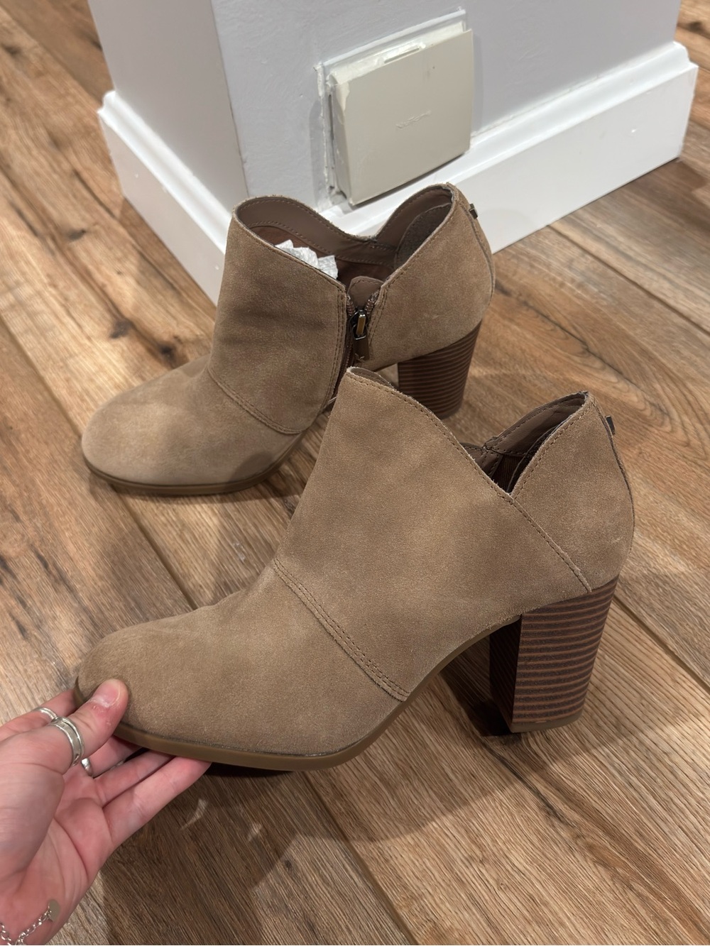 KOOLABURRA by UGG Minimalistic Boho Tan Suede Round Toe Mini Boots | Size 8.5